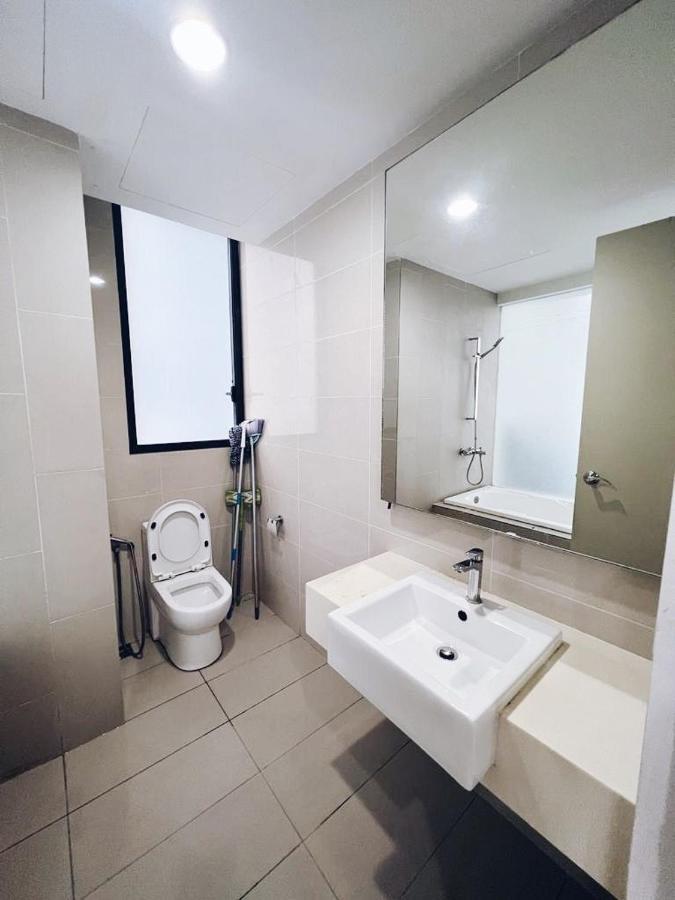 Apartment Connected Train 3 Bedrooms - Above Klgateway Mall 14 Kuala Lumpur