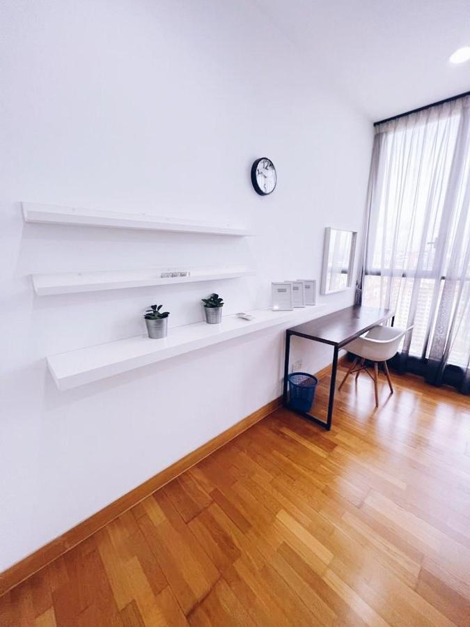 Connected Train 3 Bedrooms - Above Klgateway Mall 14 Apartment