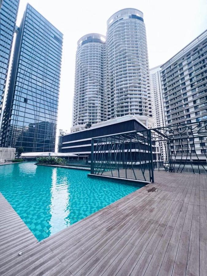 Apartment Connected Train 3 Bedrooms - Above Klgateway Mall 14 *