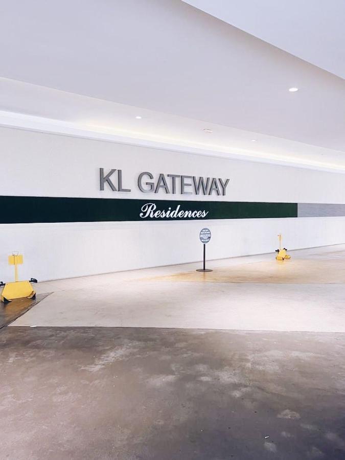 Connected Train 3 Bedrooms - Above Klgateway Mall 14 Apartment