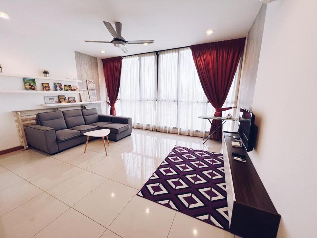 Apartment Connected Train 3 Bedrooms - Above Klgateway Mall 14 Kuala Lumpur